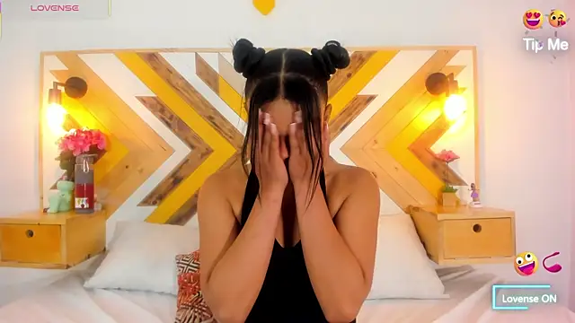 Snapshot of SoleneFontaine chatting on September 19, 2025, 12:17 pm SoleneFontaine online show from September 19, 2025, 12:17 pm