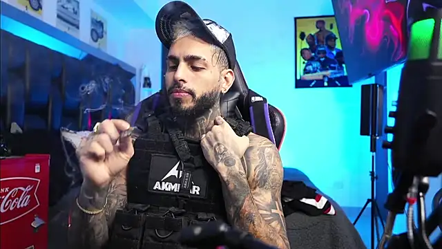 logan hugh8 online show from February 21, 2026, 9:38 pm