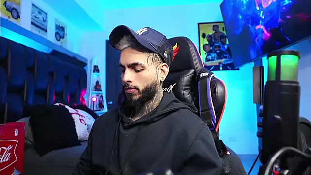 logan hugh8 online show from February 24, 2026, 6:11 am