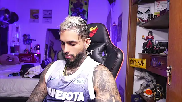 logan hugh8 online show from March 26, 2026, 10:32 am