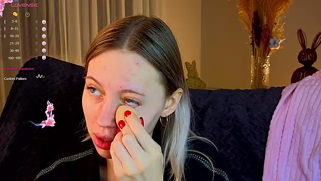 NyxaThorn online show from December 1, 2025, 2:33 pm