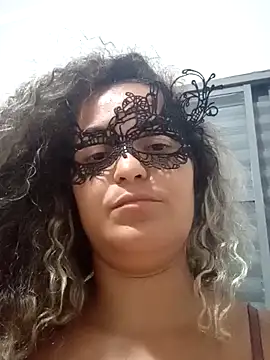 RaphinhaSanches online show from December 17, 2025, 9:32 pm