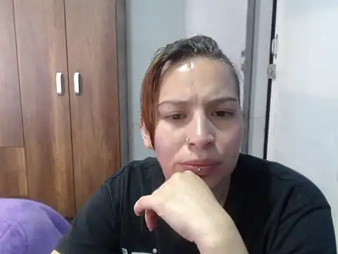 cloequeen15 online show from November 13, 2025, 12:48 pm