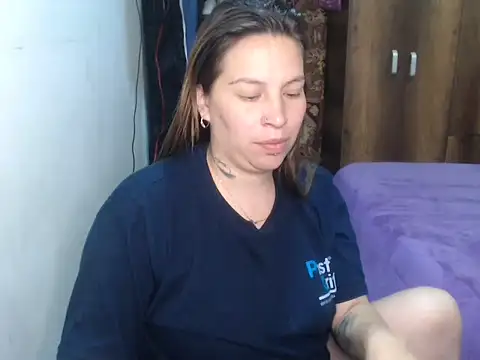 Snapshot of cloequeen15 chatting on March 31, 2026, 11:27 pm cloequeen15 online show from March 31, 2026, 11:27 pm