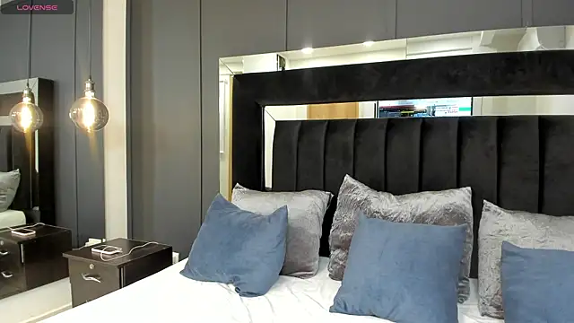 hannah miltonn online show from December 18, 2025, 11:00 pm