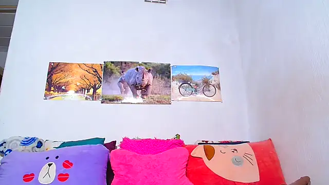 LoloQueen5 online show from November 19, 2025, 7:03 pm