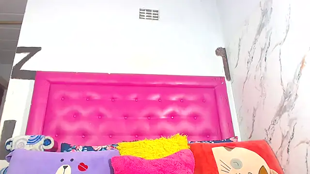 LoloQueen5 online show from July 15, 2026, 8:14 pm