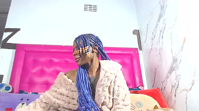 LoloQueen5 online show from July 18, 2026, 11:41 pm