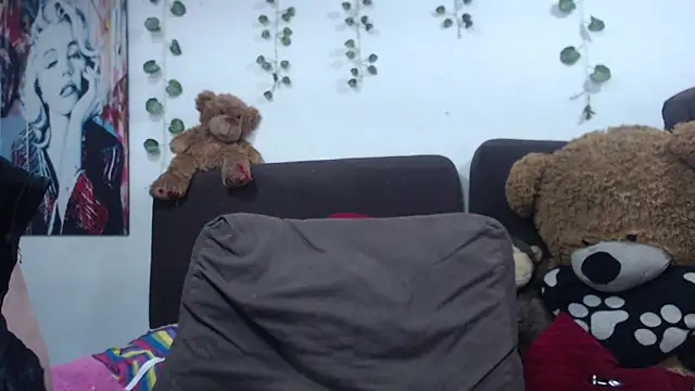 Samanta milf84 online show from April 18, 2026, 7:07 pm