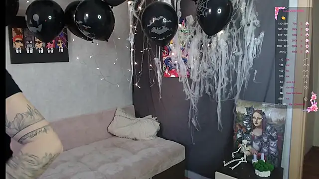 Violetwin online show from October 31, 2025, 12:28 pm