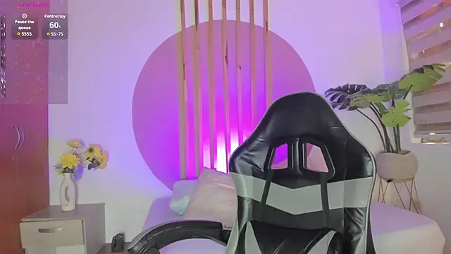 rei cos online show from November 18, 2025, 1:04 pm