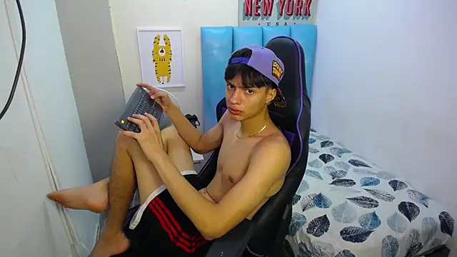 Snapshot of Justin_gray_ chatting on September 22, 2025, 9:06 pm Justin gray  online show from September 22, 2025, 9:06 pm