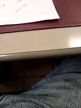 Snapshot of Empi19cm chatting on March 10, 2026, 11:04 am Empi19cm online show from March 10, 2026, 11:04 am