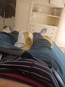 Snapshot of Empi19cm chatting on April 4, 2026, 10:24 am Empi19cm online show from April 4, 2026, 10:24 am