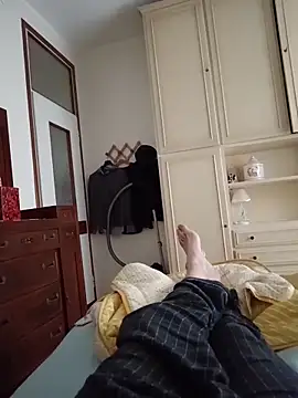 Snapshot of Empi19cm chatting on April 12, 2026, 4:23 pm Empi19cm online show from April 12, 2026, 4:23 pm