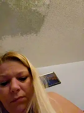 Snapshot of IvyPaige chatting on September 18, 2025, 1:51 am IvyPaige online show from September 18, 2025, 1:51 am