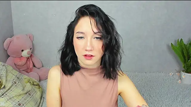 EileenMoores online show from December 5, 2025, 5:09 pm