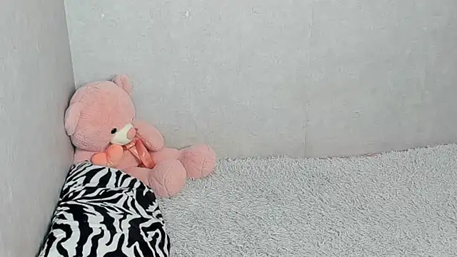 EileenMoores online show from April 10, 2026, 4:28 am