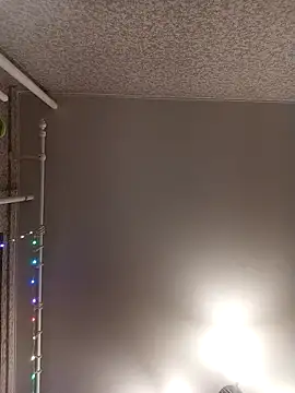 Vel1ka online show from April 24, 2026, 3:47 pm