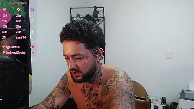 nicolastorres99 online show from December 17, 2025, 8:09 am