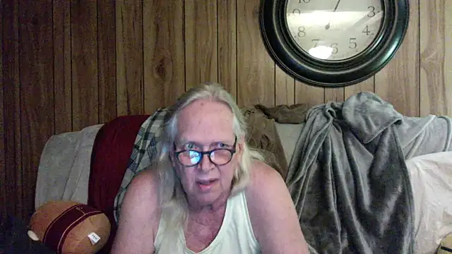 OldLadySara online show from July 13, 2026, 12:57 am