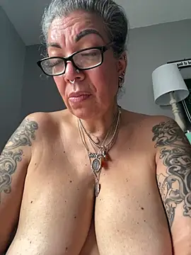 dieseldame1313 online show from February 18, 2025, 7:09 pm