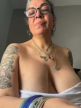 dieseldame1313 online show from March 3, 2025, 6:22 pm