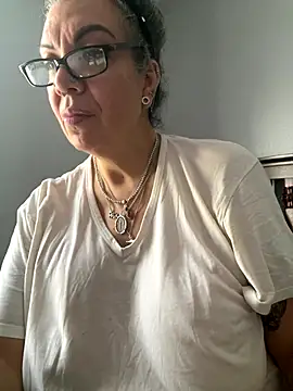 dieseldame1313 online show from November 17, 2025, 1:39 pm