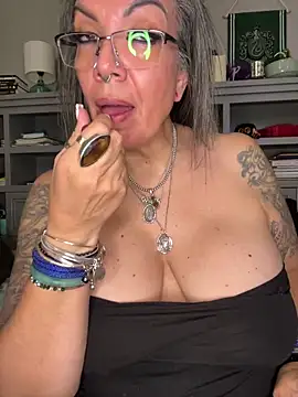 dieseldame1313 online show from February 15, 2026, 11:23 pm