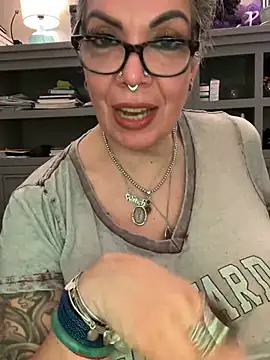 dieseldame1313 online show from April 1, 2026, 2:23 am