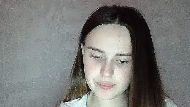 SweetLoraa online show from June 5, 2026, 4:02 pm