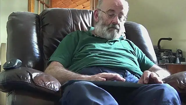 Snapshot of janzer13 chatting on September 12, 2025, 12:49 pm janzer13 online show from September 12, 2025, 12:49 pm