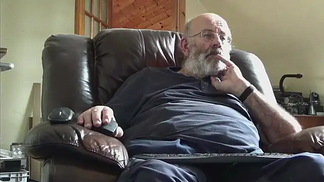 Snapshot of janzer13 chatting on September 18, 2025, 12:51 pm janzer13 online show from September 18, 2025, 12:51 pm