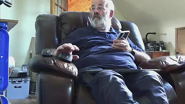 Snapshot of janzer13 chatting on September 22, 2025, 1:13 pm janzer13 online show from September 22, 2025, 1:13 pm