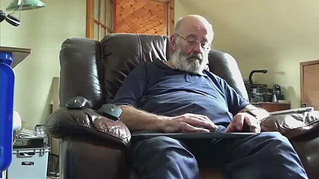 Snapshot of janzer13 chatting on September 23, 2025, 2:31 pm janzer13 online show from September 23, 2025, 2:31 pm