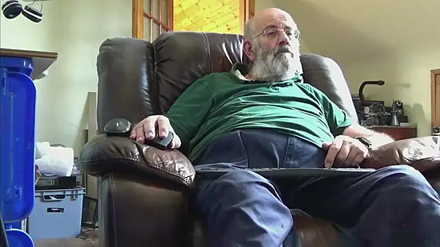 Snapshot of janzer13 chatting on September 26, 2025, 1:04 pm janzer13 online show from September 26, 2025, 1:04 pm