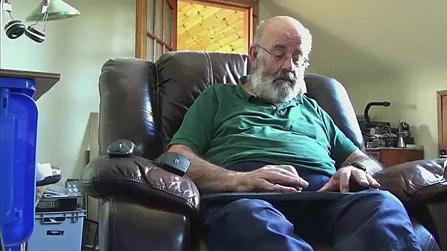 Snapshot of janzer13 chatting on September 28, 2025, 12:43 pm janzer13 online show from September 28, 2025, 12:43 pm