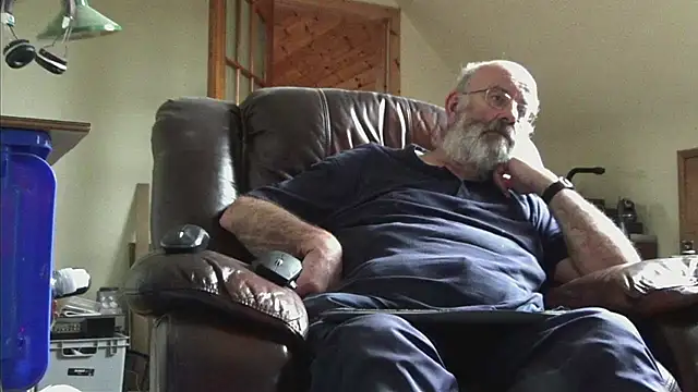 Snapshot of janzer13 chatting on October 2, 2025, 1:29 pm janzer13 online show from October 2, 2025, 1:29 pm