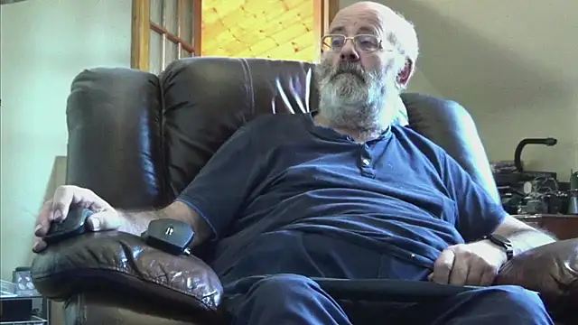 Snapshot of janzer13 chatting on October 6, 2025, 1:08 pm janzer13 online show from October 6, 2025, 1:08 pm