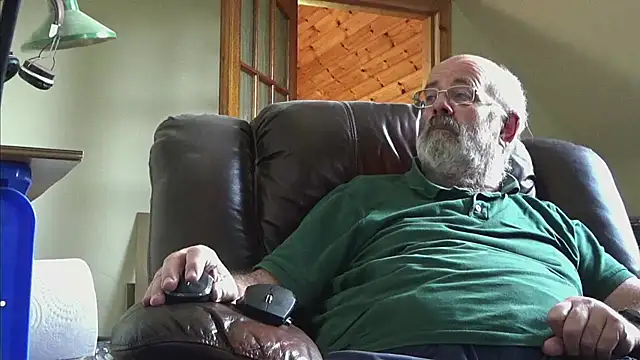 Snapshot of janzer13 chatting on October 23, 2025, 12:48 pm janzer13 online show from October 23, 2025, 12:48 pm