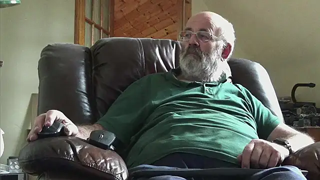 Snapshot of janzer13 chatting on October 26, 2025, 2:12 pm janzer13 online show from October 26, 2025, 2:12 pm