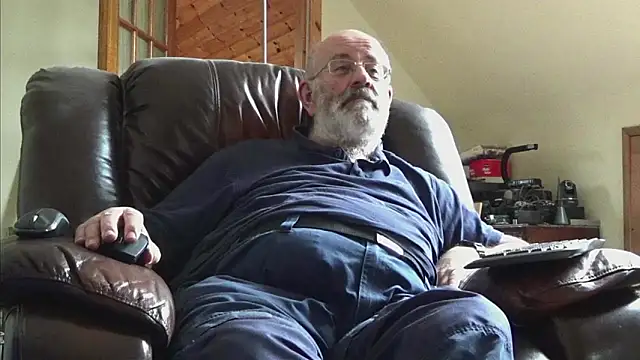 janzer13 online show from April 4, 2026, 12:46 pm