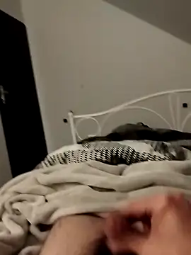 Snapshot of tip_hard_cock chatting on October 29, 2025, 4:42 pm tip hard cock online show from October 29, 2025, 4:42 pm