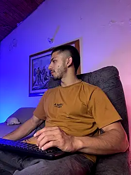 ArturoCardona  online show from November 27, 2025, 12:18 pm