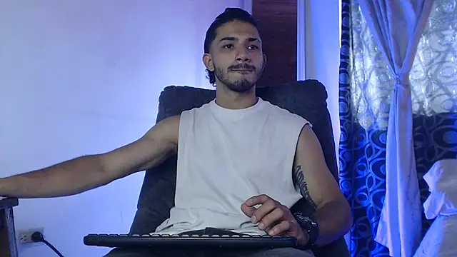 Snapshot of ArturoCardona_ chatting on May 11, 2026, 1:39 pm ArturoCardona online show from May 11, 2026, 1:39 pm