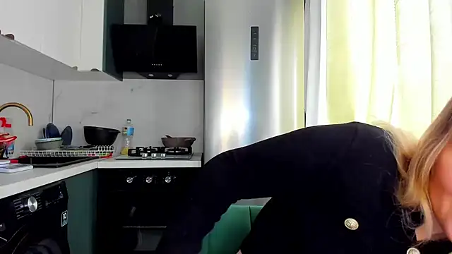 SunshineEmma online show from October 6, 2025, 12:57 pm