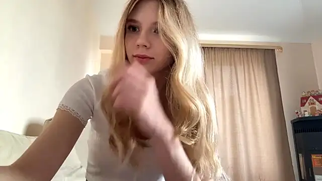 FruityXo online show from October 5, 2025, 10:57 am