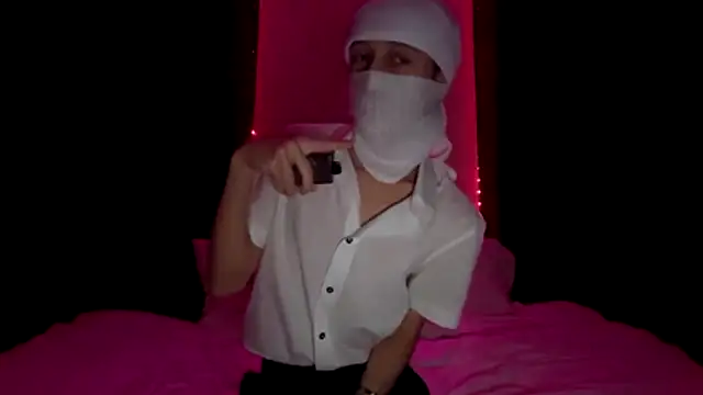 holydirt luxeno1 online show from December 18, 2025, 2:12 pm