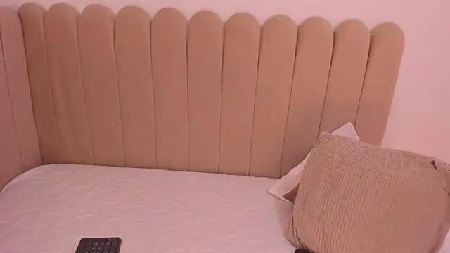 Jasmin hamdan online show from November 29, 2025, 8:01 pm