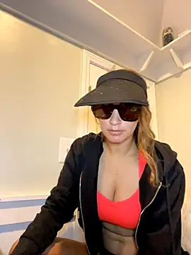 Snapshot of Lilamelon chatting on September 29, 2025, 1:44 am Lilamelon online show from September 29, 2025, 1:44 am